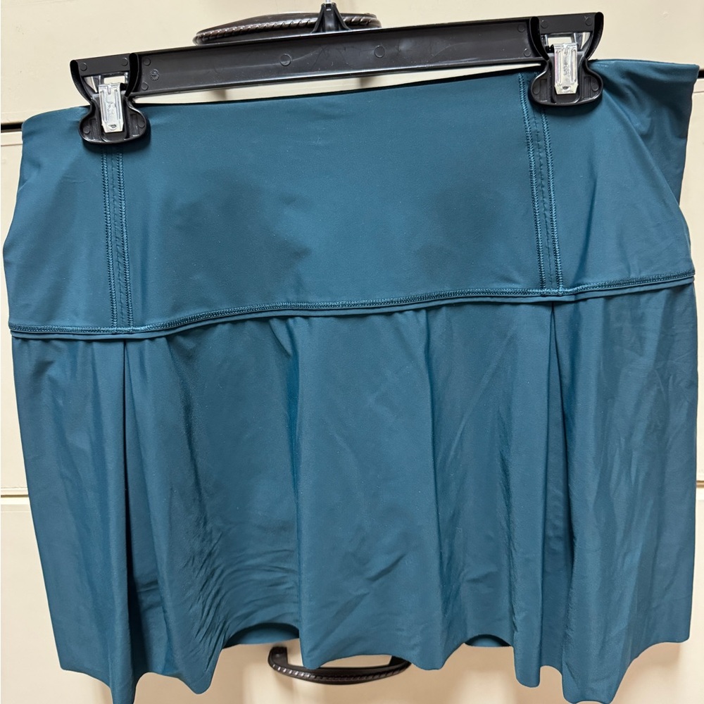Lululemon tennis skirt in perfect condition!